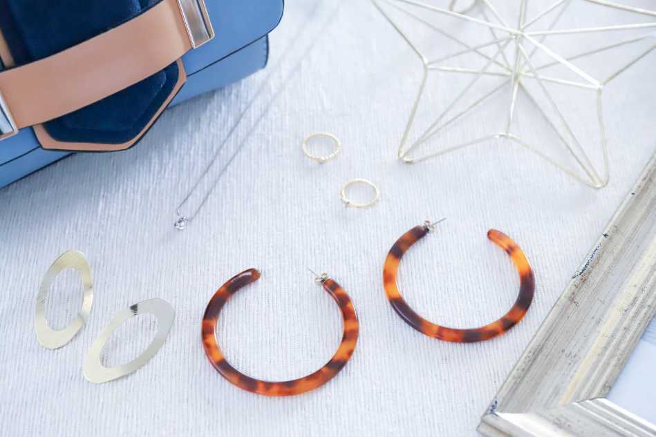 チタンピアスは肌に優しい素材？金属アレルギーの人が使いやすい理由